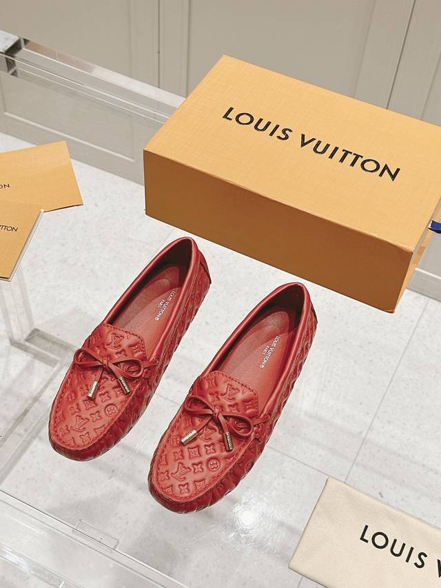 高版 Louis Vuitton 路易威登 Lv豆豆鞋；乐福鞋；平底鞋；开车鞋 鞋面采用牛漆皮；牛皮；老花皮；全皮包裹，纯手工缝纫鞋面，Lv微章钢印标识点缀 内